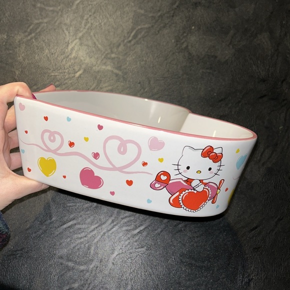 Hello Kitty Valentines heart bowl - Picture 2 of 6